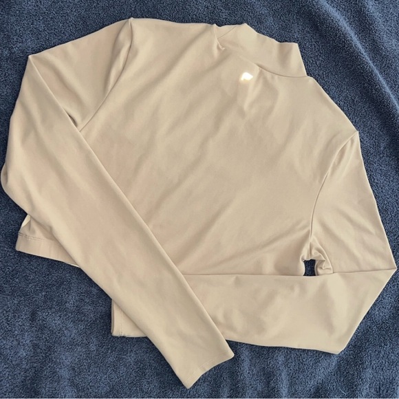 Fabletics cropped tan/cream top size XXL - Picture 2 of 4